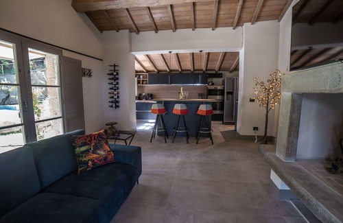 Passignano sul Trasimeno House | Beautiful private villa for 2 guests with private pool, A/C, WIFI, TV, patio and pets allowed