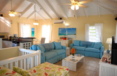 Discovery Bay House | Beautiful Waterfront Villa Dockside Patio Kayaks optional Jeep Suv Boat Seadoo
