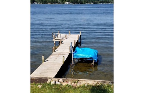 Haslett House | Beautiful 4Br 4Ba lake home with private waterfront
