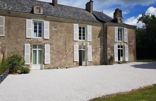 Saint-Etienne-de-Montluc House | Beautiful country house in a wooded setting