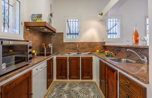 Saint-Hilaire-d'Ozilhan House | Beautiful private villa with hot tub, A/C, WIFI, private pool, TV, patio and panoramic view