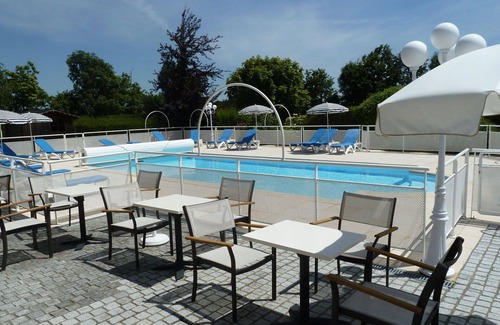 Saint-Jouan-des-Guerets Apartment | Beautiful apartment for 5 people with pool, WIFI, TV, terrace and parking