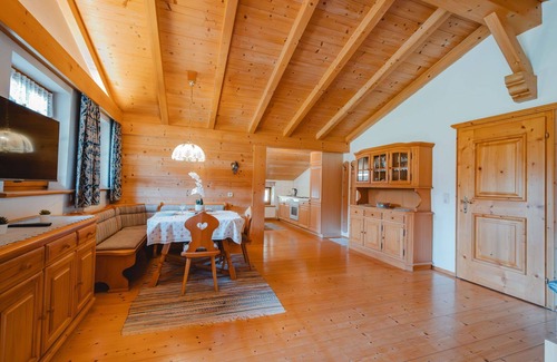 Sankt Martin bei Lofer Villa | Beautiful apartment in villa for 3 people with TV, balcony and parking