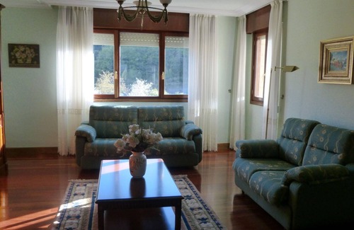 Respaldiza House | BEAUTIFUL HOUSE IN VALLE DE AYALA WITH GARDEN AND TENNIS COURT