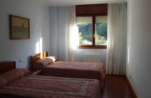 Respaldiza House | BEAUTIFUL HOUSE IN VALLE DE AYALA WITH GARDEN AND TENNIS COURT