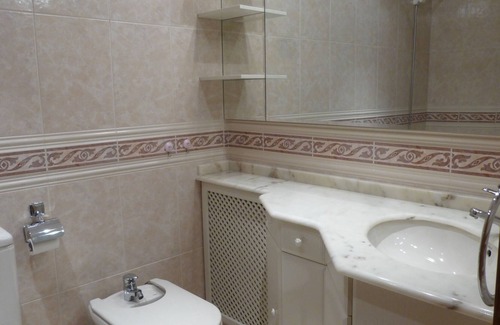 Respaldiza House | BEAUTIFUL HOUSE IN VALLE DE AYALA WITH GARDEN AND TENNIS COURT