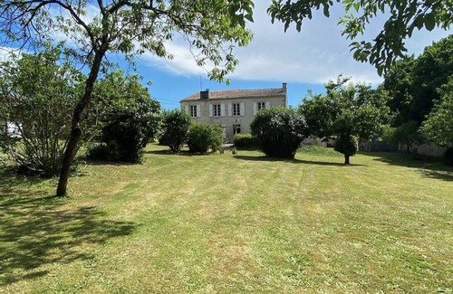 Dampierre-sur-Boutonne House | Beautiful country house with private garden and heated swimming pool
