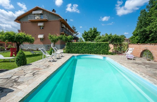 Castagnole delle Lanze Apartment | Beautiful apartment for 4 people with WIFI, pool, A/C, TV and patio