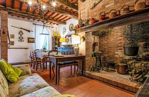 Montopoli in Val d'Arno Villa | Beautiful private villa for 9 people with private pool, WIFI, TV, patio and pets allowed