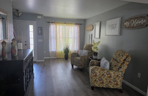Leacock-Leola-Bareville House | Beautiful townhouse 10 minutes from Lancaster city and Dutch Wonderland
