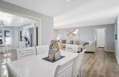 Village of Four Seasons Condo | Beautiful Lake of the Ozark views - Main channel, minutes to Bagnell Dam & Golf.