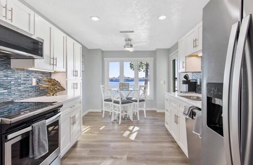 Village of Four Seasons Condo | Beautiful Lake of the Ozark views - Main channel, minutes to Bagnell Dam & Golf.