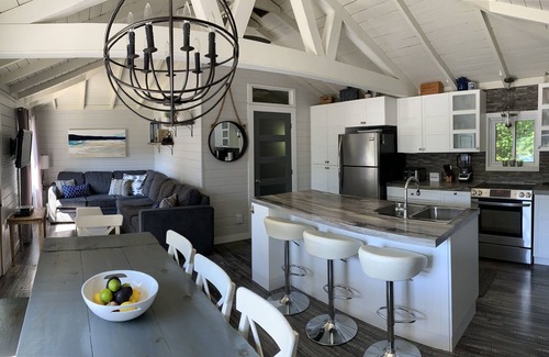 Grenville-sur-la-Rouge Cottage | Beautiful waterfront cottage with many amenities in Grenville-sur-la-Rouge, QC