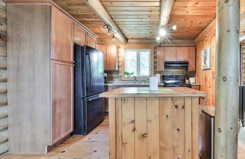 Argenteuil Regional County Municipality Ski Chalet | Beautiful log chalet w/a max capacity of 12 guests located 1hr from Mtl and Ott
