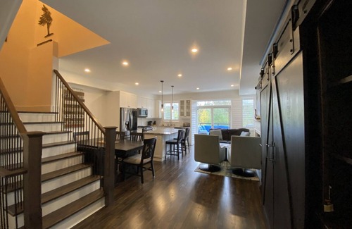 The Blue Mountains House | Beautiful home in Windfall, Blue Mountain. Walk to village, hot tub and pool!