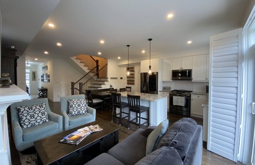The Blue Mountains House | Beautiful home in Windfall, Blue Mountain. Walk to village, hot tub and pool!
