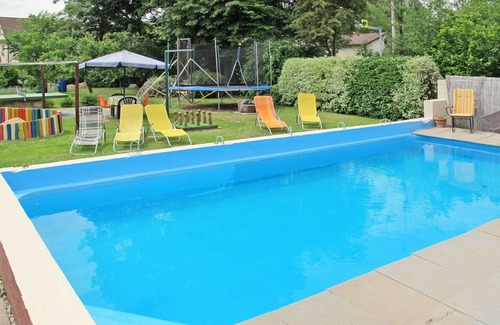 Kvasiny Villa | Beautiful private villa with WIFI, private pool, hot tub, TV, patio, pets allowed and parking
