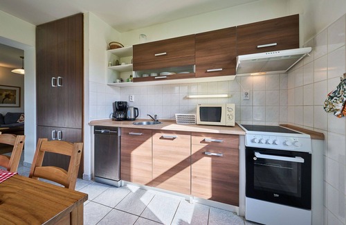 Starkov House | Beautiful private villa with pool, WIFI, TV, patio, pets allowed, panoramic view and parking