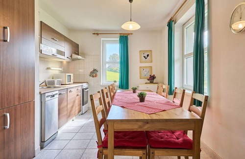 Starkov House | Beautiful private villa with pool, WIFI, TV, patio, pets allowed, panoramic view and parking