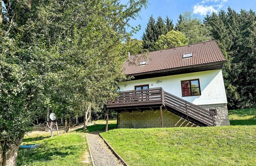 Starkov House | Beautiful private villa with pool, WIFI, TV, patio, pets allowed, panoramic view and parking