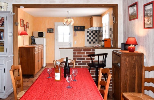 Courtonne-la-Meurdrac House | Beautiful private villa for 5 people with WIFI, TV, pets allowed and parking