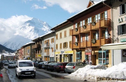 Val Cenis Apartment | Beautiful apartment for 5 people at the foot of the village center piste (ref J1)