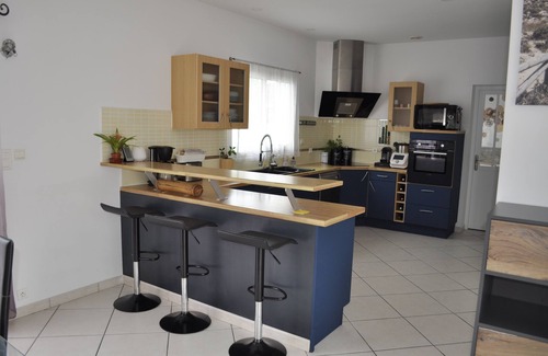 Saint-Medard-en-Jalles Villa | Beautiful house with large garden for 8 people with heated swimming pool