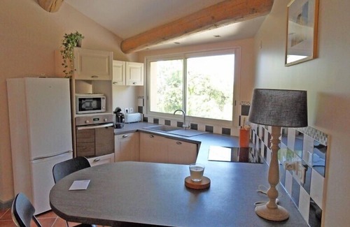 Saint-Pierre-de-Vassols House | Beautiful location in a hamlet in the middle of nature