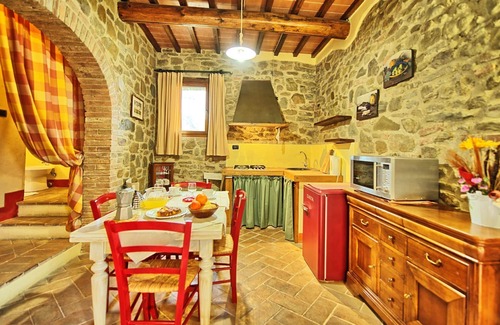 Torre A Castello Apartment | Beautiful apartment for 3 people with pool, WIFI, pets allowed and panoramic view
