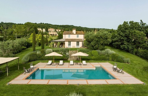 San Casciano dei Bagni Villa | Beautiful private villa with A/C, private pool, WIFI, hot tub, TV, patio, panoramic view, parking