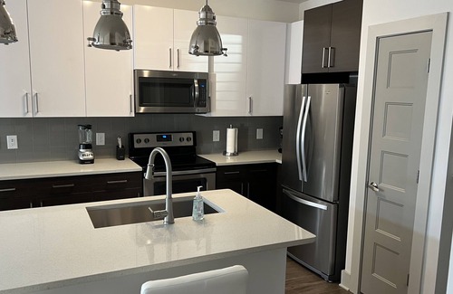 Cumberland Apartment | Beautiful 1 Bdrm short walk to Truist Park