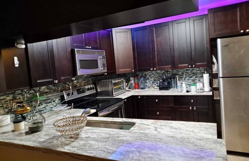 North Lauderdale House | Beautiful 1 bedroom in house over looking lake in a quiet community.