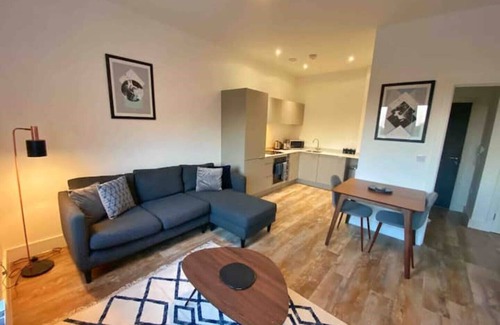 Sheldon Apartment | Beautiful 1 Bed Flat near NEC with secure parking