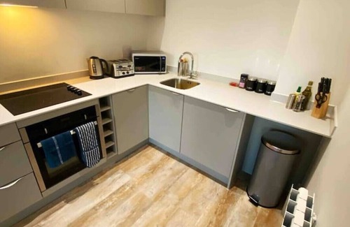 Sheldon Apartment | Beautiful 1 Bed Flat near NEC with secure parking