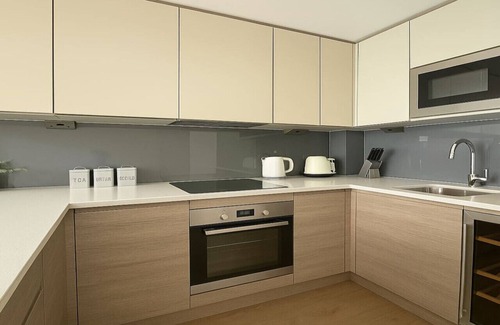 Whittington Apartment | Beautiful 1 bed Flat in Colindale