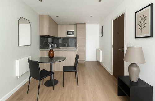 Whittington Apartment | Beautiful 1 bed Flat in Colindale