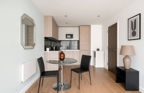 Whittington Apartment | Beautiful 1 bed Flat in Colindale