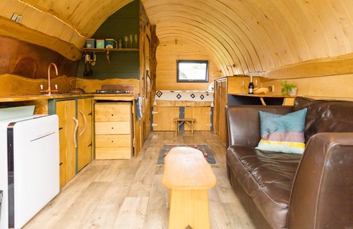 Battle Apartment | Beautiful 1 bed Glamping pod in Battle