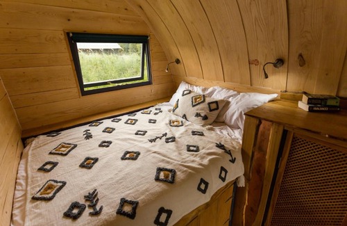 Battle Apartment | Beautiful 1 bed Glamping pod in Battle