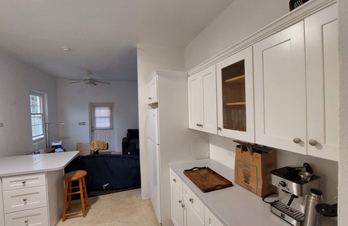 Somerset Village Apartment | Beautiful 1-Bed House in Somerset Village