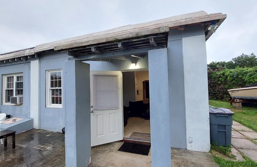 Somerset Village Apartment | Beautiful 1-Bed House in Somerset Village