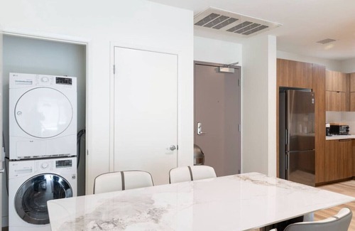 Wilshire Center Apartment | Beautiful 1 Bed in LA (ID242)