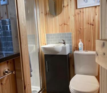 Uckington Apartment | Beautiful 1 Bed Shepherd Hut in Warwickshire