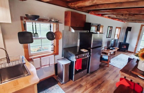 Richland Center Cottage | Beautiful 1 Bedroom Cottage Tucked Away in the Hills of the Driftless Area
