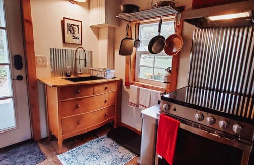 Richland Center Cottage | Beautiful 1 Bedroom Cottage Tucked Away in the Hills of the Driftless Area