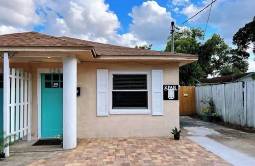 Springfield Apartment | Beautiful 1 bedroom/free parking/pet friendly