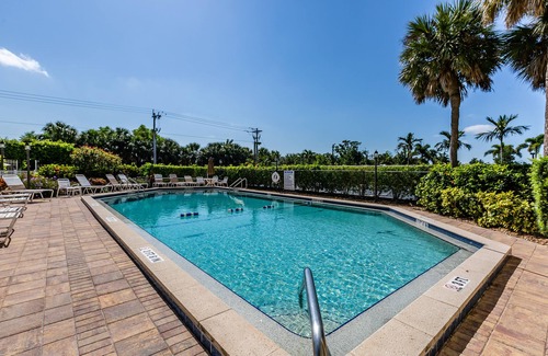 Marco Island Condo | Beautiful 1 Bedroom condo - JW Alternative - Steps from Marco Island Beach