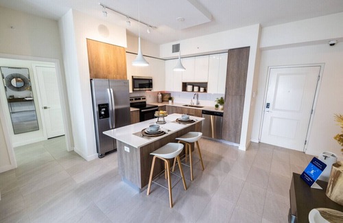 Miramar House | Beautiful 1 bedroom apartment with balcony and resort style pool,gym & parking