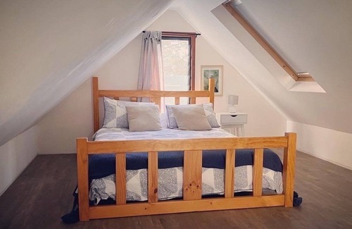 Forestville Cabin | Beautiful 1 Bedroom Cabin, located in Forestville in Sydney's Northern Beaches..