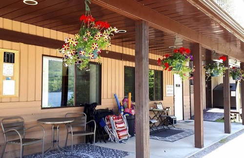 Anglemont Apartment | Beautiful 1 bedroom unit at resort, sleeps 4